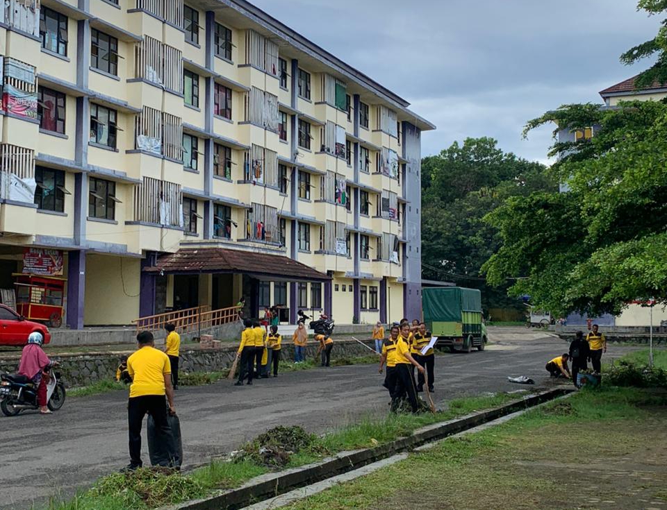 Polres Metro, Dinas Perkim dan Kelurahan Iringmulyo Adakan Bhakti Sosial