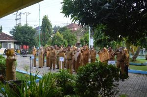 Tingkatkan Kedisiplinan dan Koordinasi Internal, Dinas Perkim Kota Metro Gelar Apel Mingguan Rutin