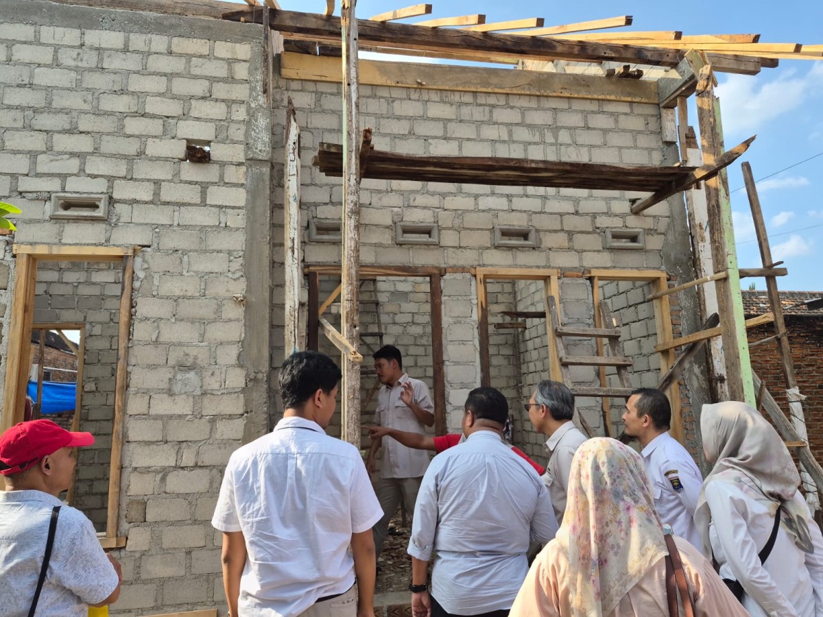 Kementerian PKP RI Bersama Dinas Perkim Kota Metro Monitoring Lokasi Penerima Bantuan Bedah Rumah